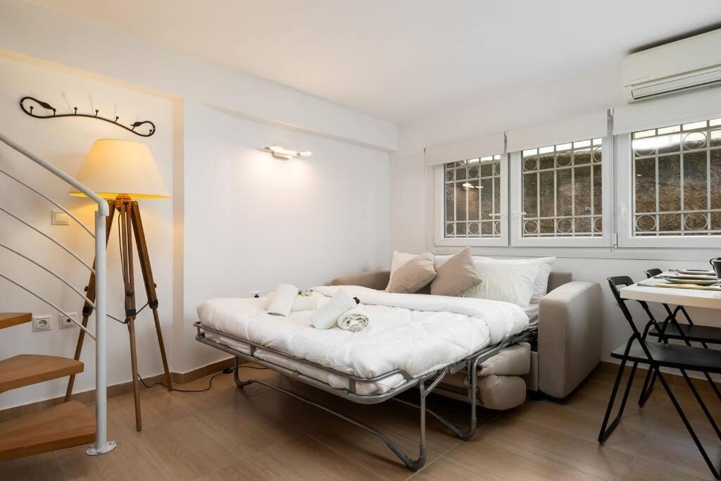 Modern Two Level Apartment In The Heart Of Athens Exterior photo