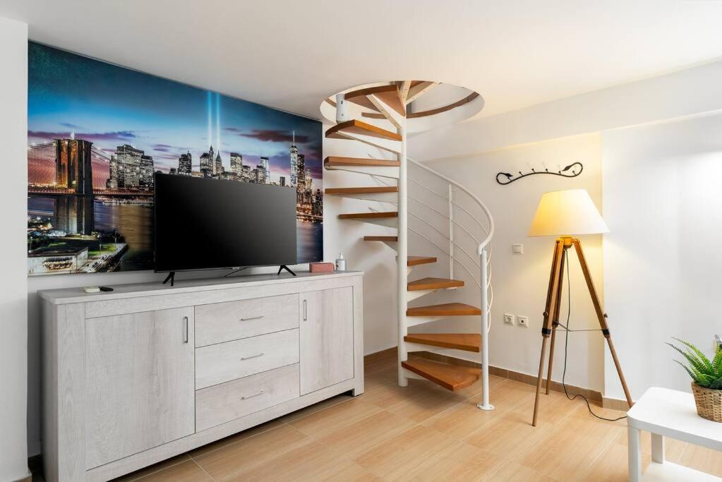 Modern Two Level Apartment In The Heart Of Athens Exterior photo